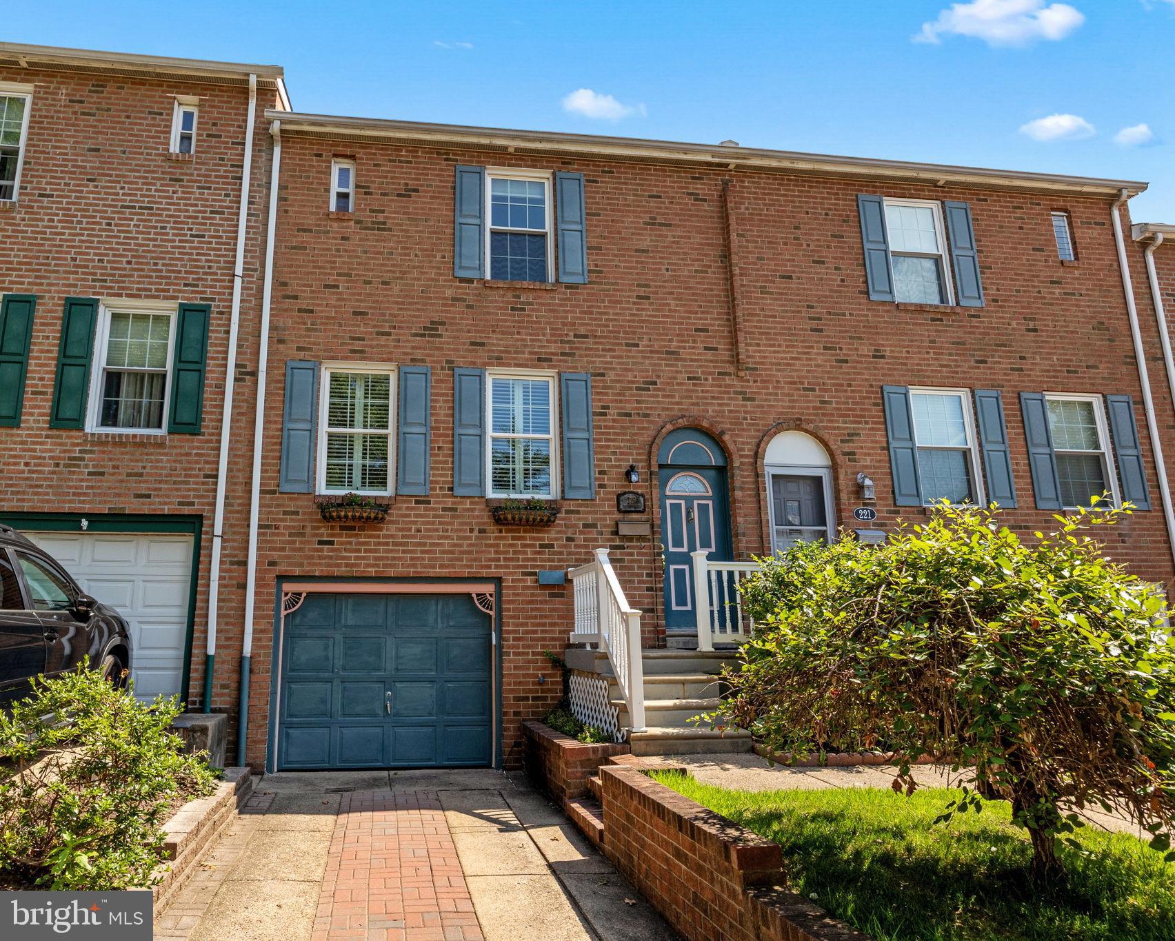 219 Nauldo Road Philadelphia, PA 19154 - Photo 1 of 32 Welcome to 219 Nauldo Rd!