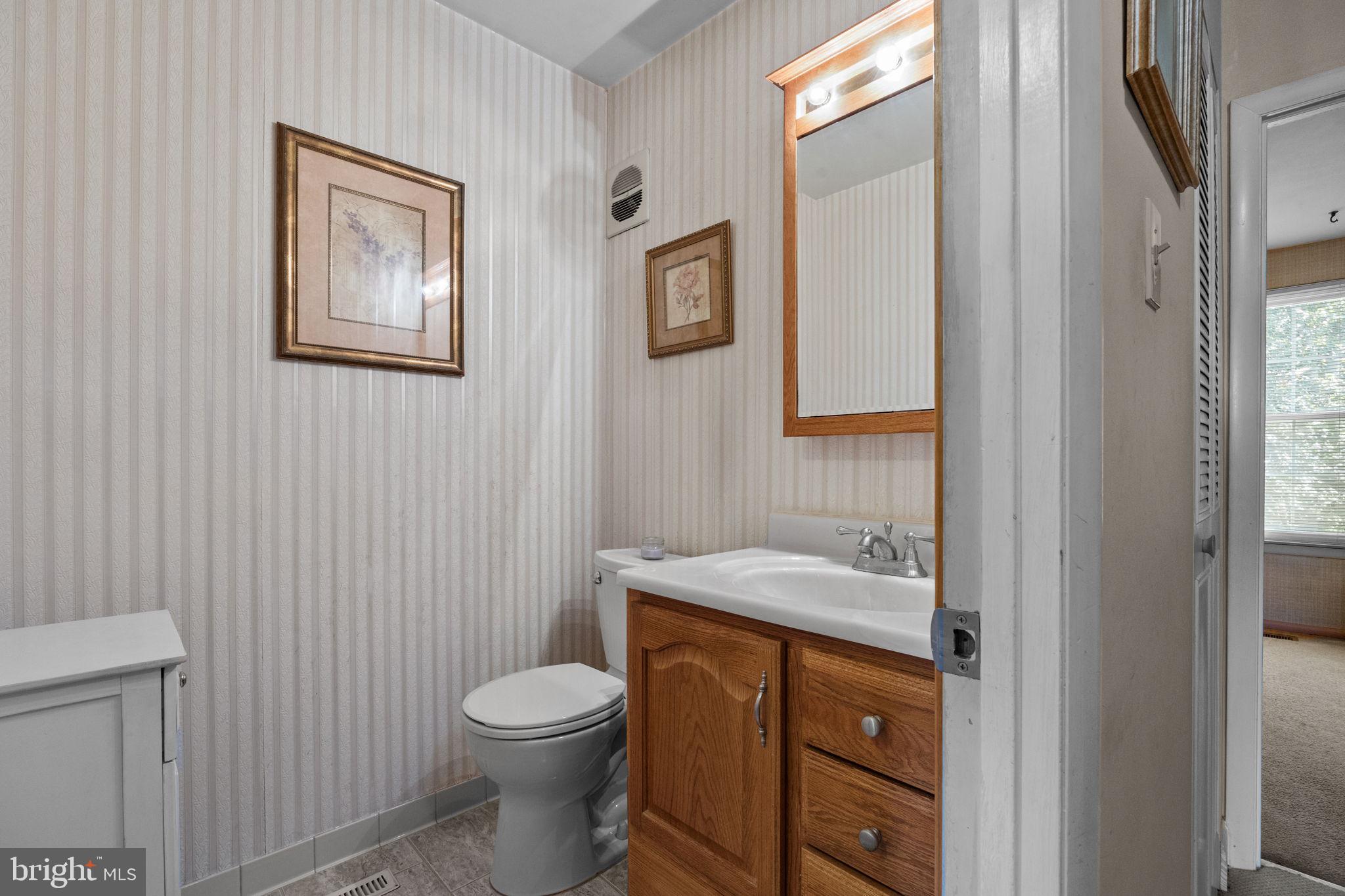 219 Nauldo Road Philadelphia, PA 19154 - Photo 17 of 32 Hall Bathroom