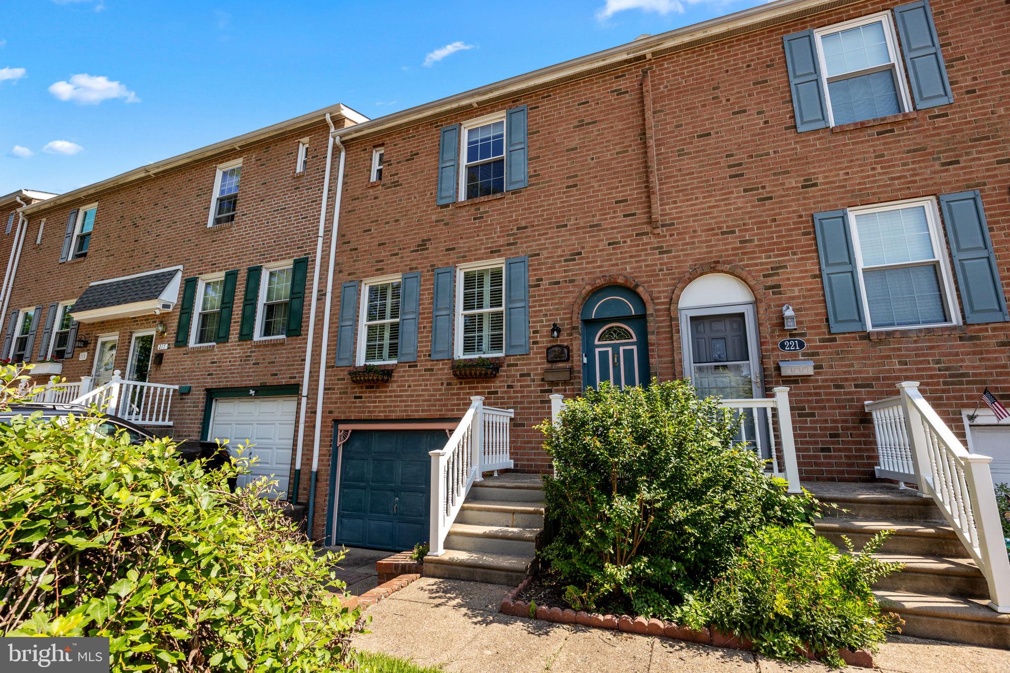 219 Nauldo Road Philadelphia, PA 19154 - Photo 2 of 32 Full Brick Front and Exterior