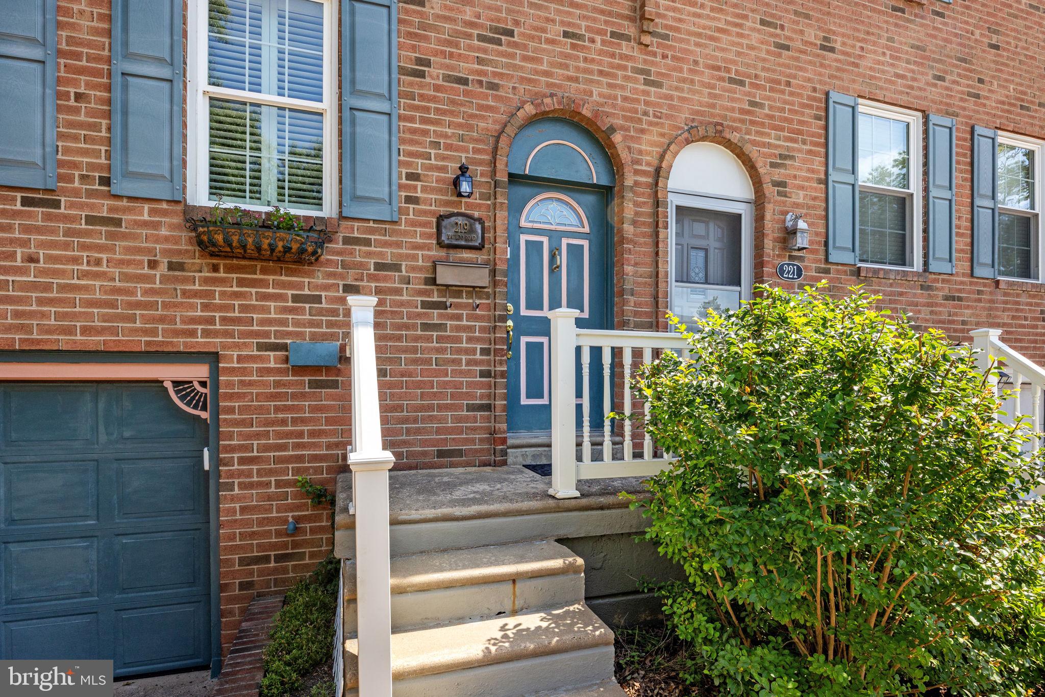 219 Nauldo Road Philadelphia, PA 19154 - Photo 3 of 32