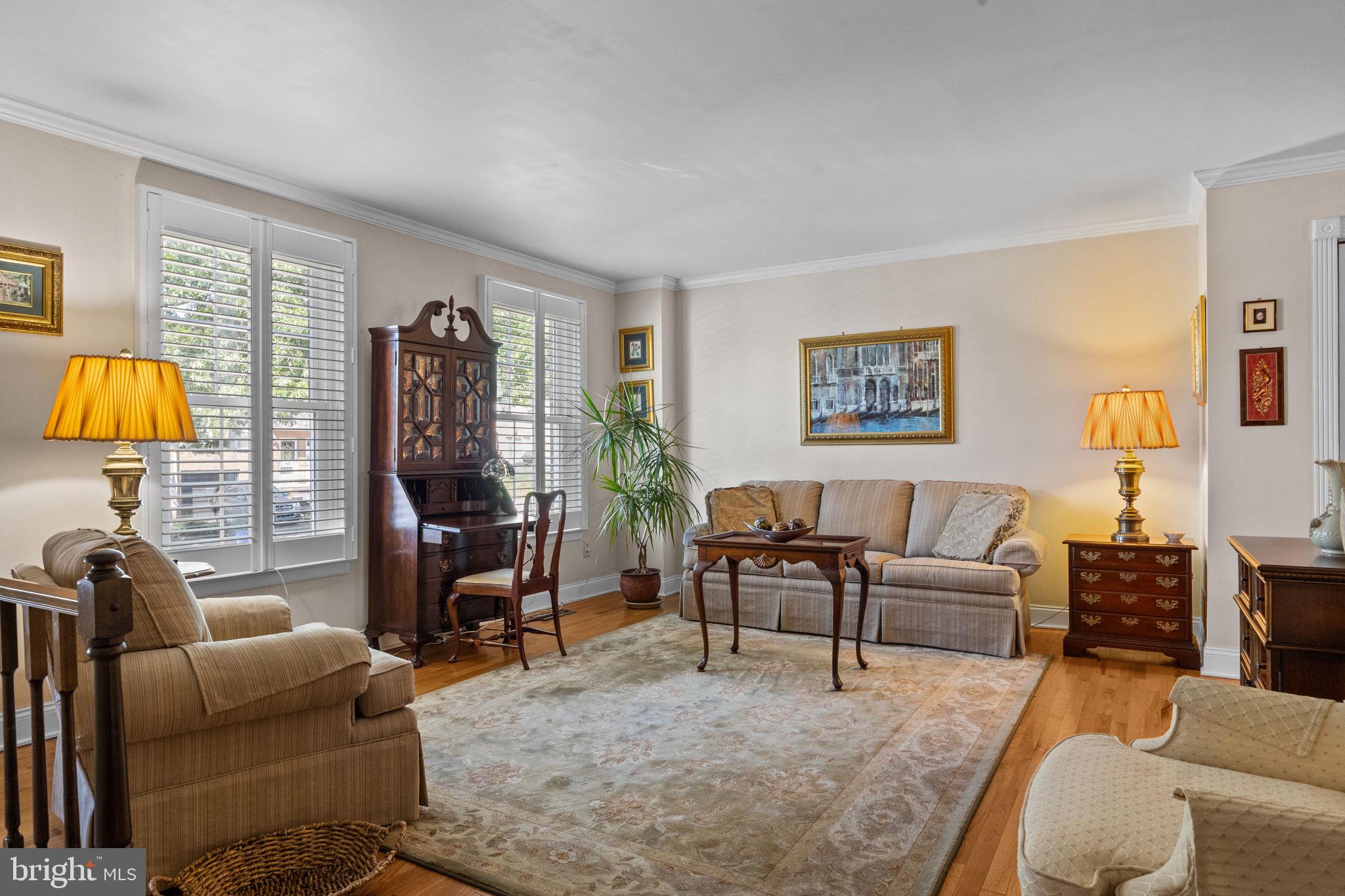 219 Nauldo Road Philadelphia, PA 19154 - Photo 5 of 32 Living Room
