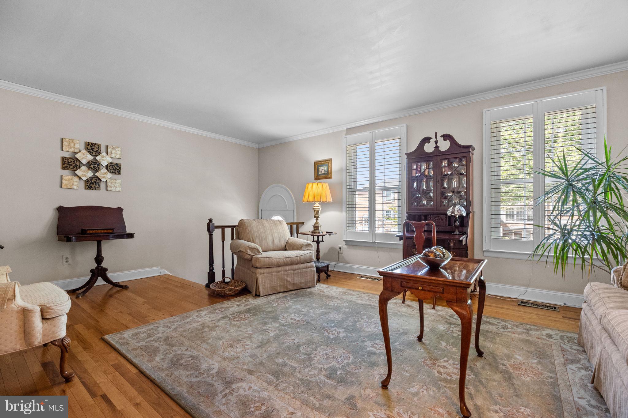 219 Nauldo Road Philadelphia, PA 19154 - Photo 7 of 32 Plantation Shutters