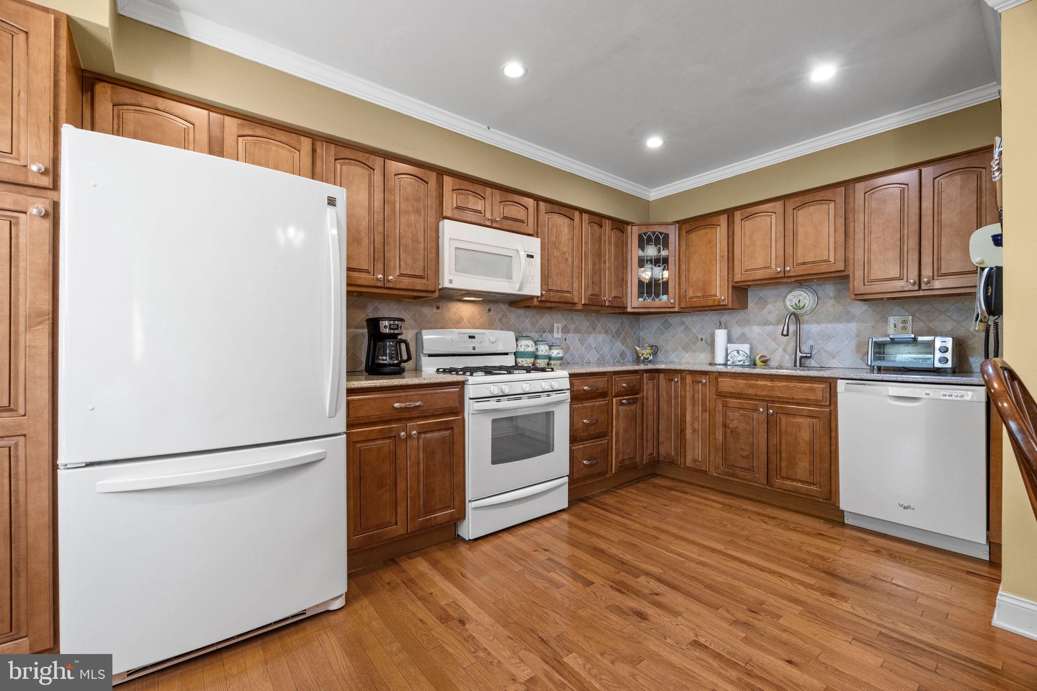 219 Nauldo Road Philadelphia, PA 19154 - Photo 9 of 32 Kitchen