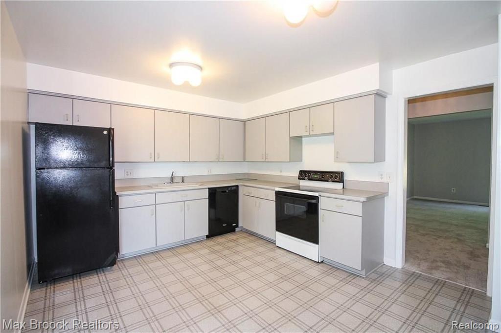 29676 Middlebelt Road Farmington Hills, MI 48334 - Photo 8 of 34