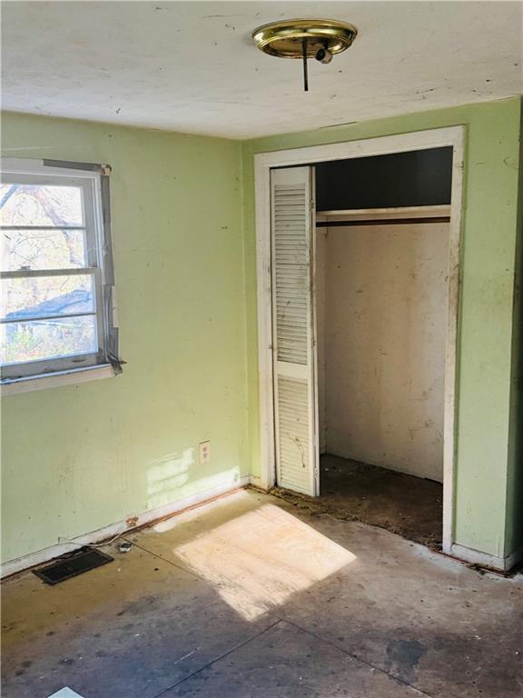 1041 South Hairston Road Stone Mountain, GA 30083 - Photo 5 of 6 an empty room with a empty space
