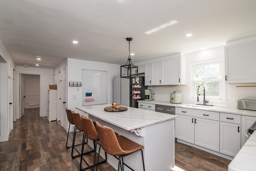 379 Roosevelt Avenue Springfield, MA 01118 - Photo 9 of 32