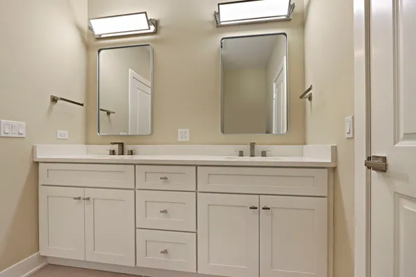 $829,000 | 150 Washington Street, Unit 150, Barrington, IL 60010