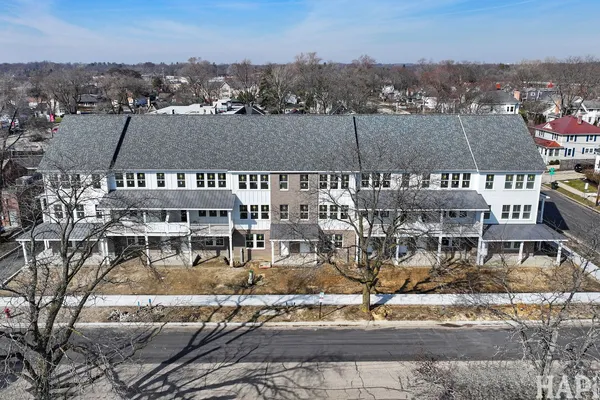 $829,000 | 150 Washington Street, Unit 150, Barrington, IL 60010