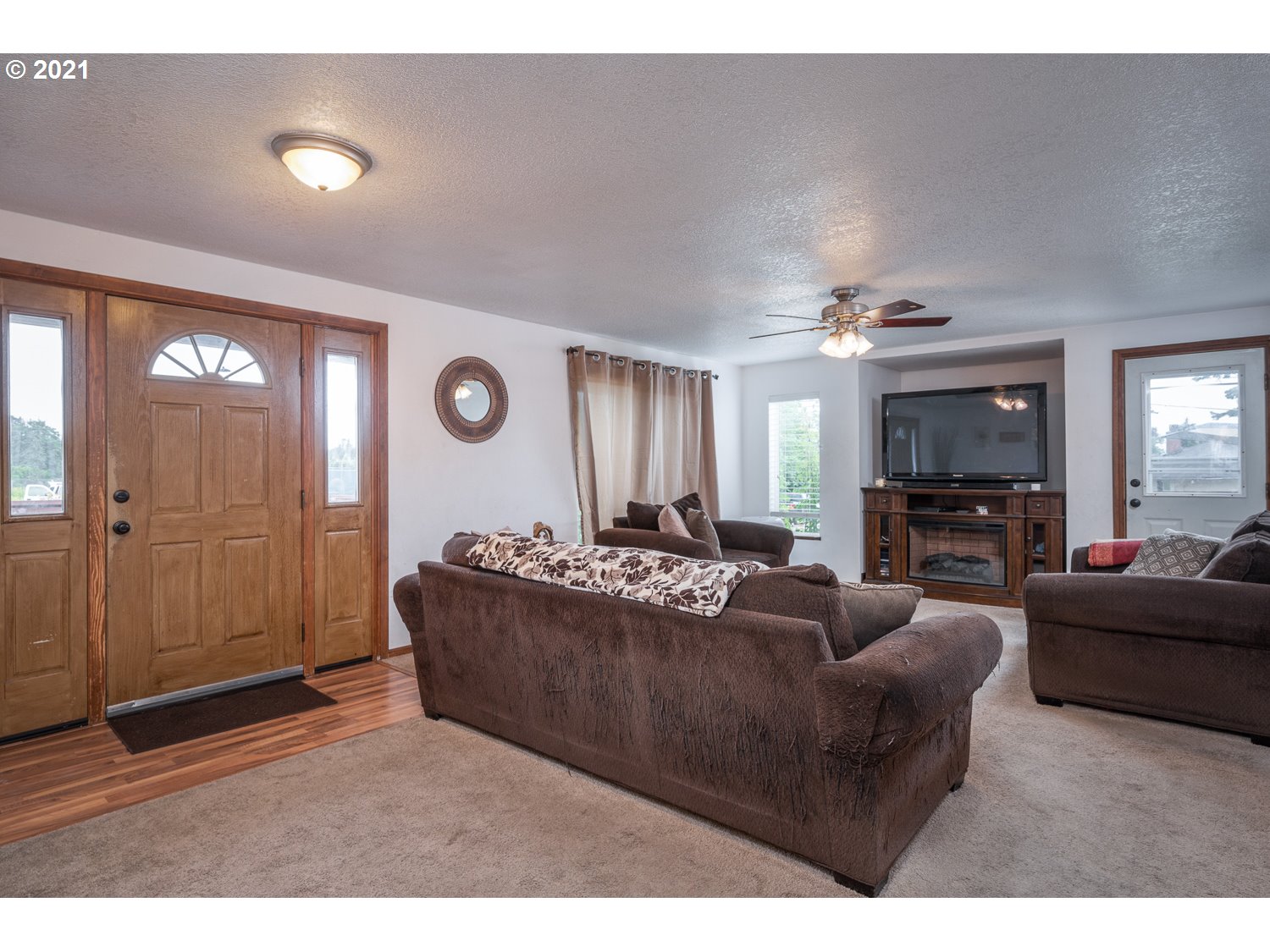 15296 Southeast Johnson Road Clackamas, OR 97015 - Photo 3 of 26 Gallery Image 3