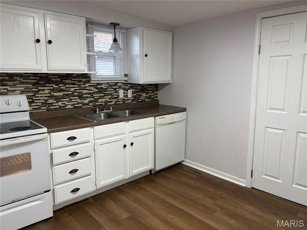 939 Green Mt Lane Belleville, IL 62220 - Photo 2 of 17