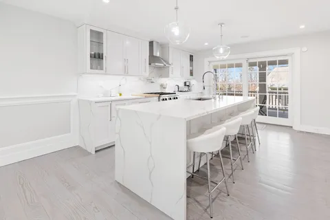 14 Highland Road, Hampton Bays, NY 11946