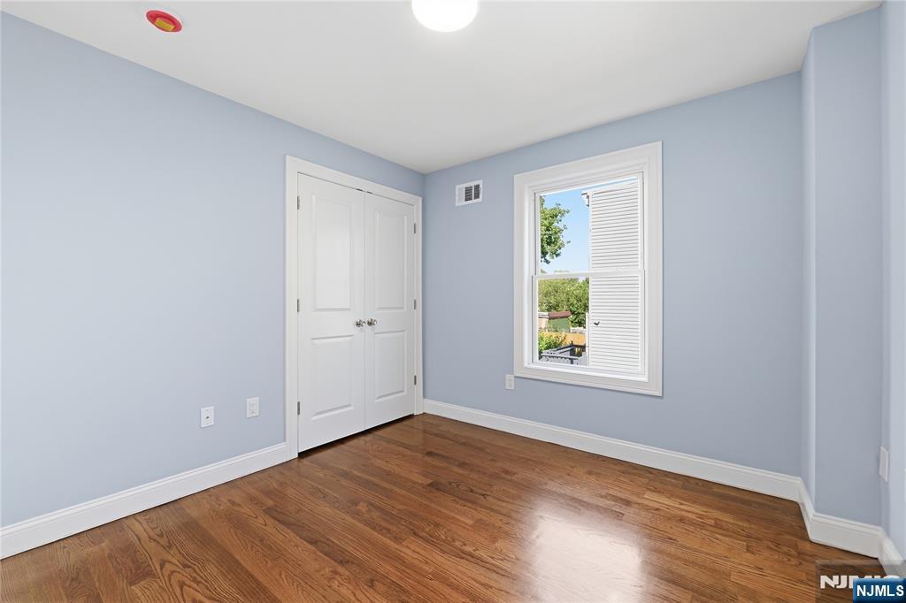 23 Edwin Place Newark, NJ 07112 - Photo 8 of 32