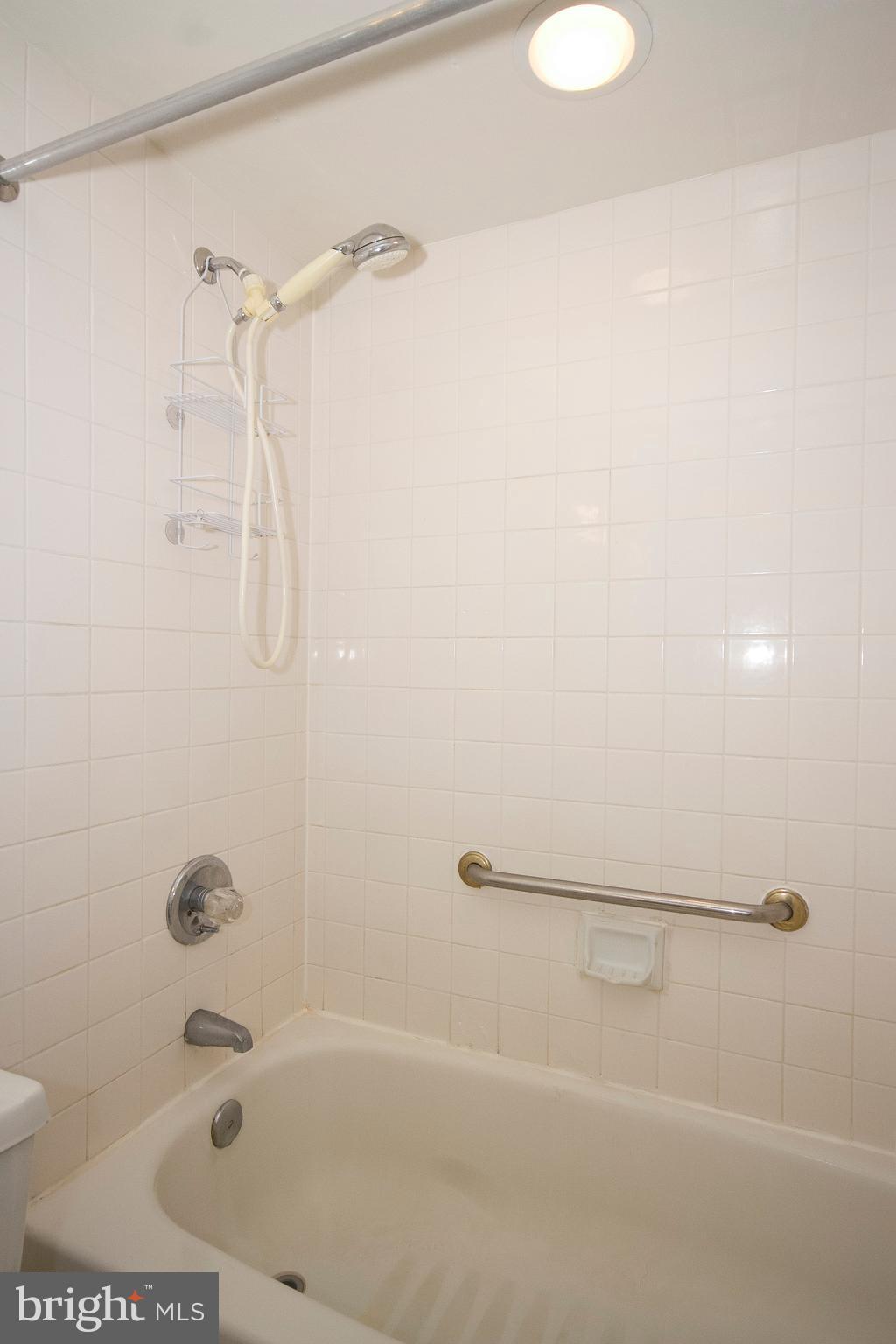 2901 Fallstaff Road, Unit 504 Baltimore, MD 21209 - Photo 16 of 22 a bathroom with a bathtub