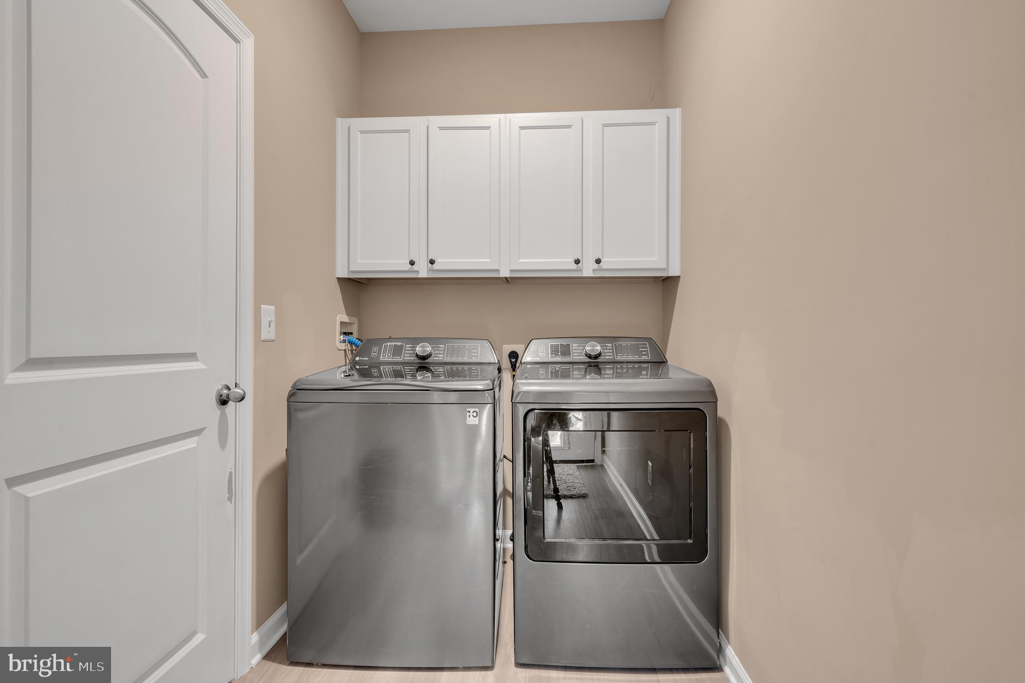17 Ledger Drive Hanover, PA 17331 - Photo 20 of 23 a utility room with washer and dryer