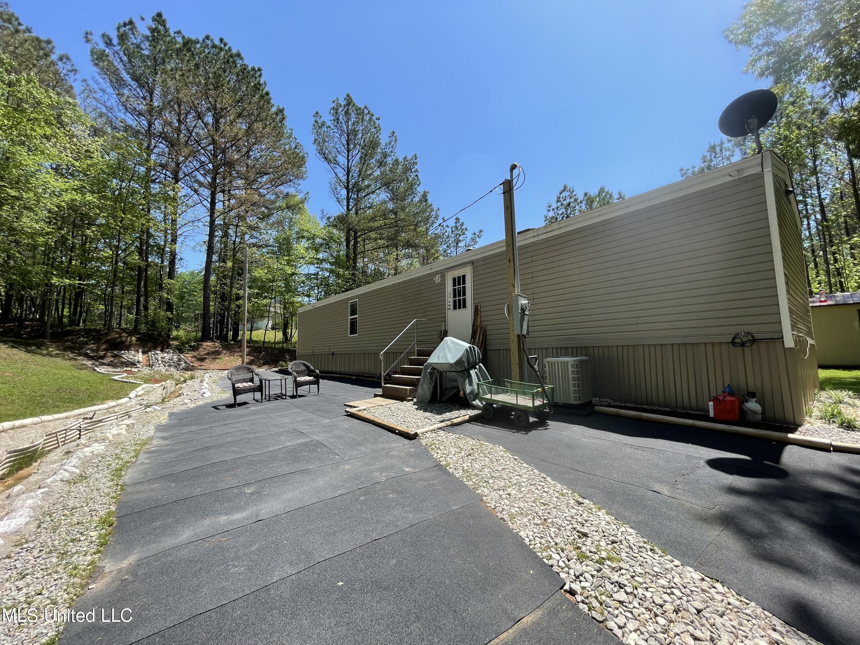 315 Young Road Byhalia, MS 38611 - Photo 10 of 14 1F103D4E-0FA0-48F5-A20C-F53B9EB052A3