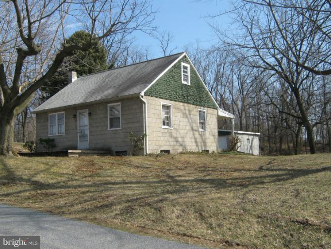 5142 Poe Road Chambersburg, PA 17202 - Photo 8 of 11 Exterior (General)