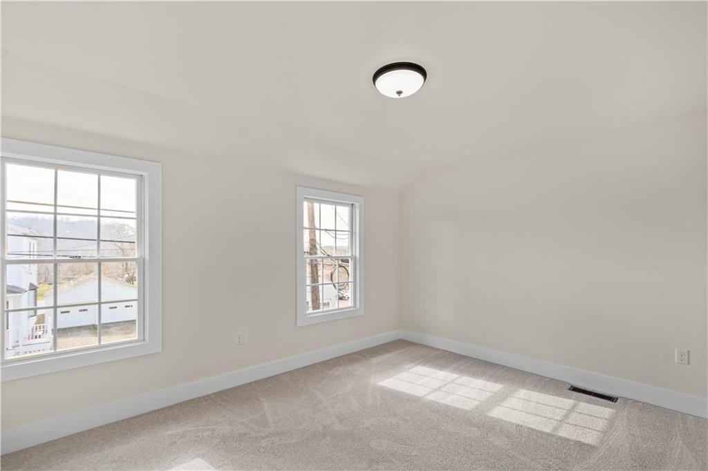 411 Georgetown Road Lawrence, PA 15055 - Photo 27 of 40 an empty room with windows
