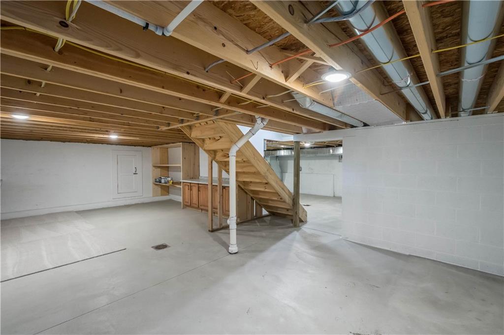 411 Georgetown Road Lawrence, PA 15055 - Photo 40 of 40 a view of an empty room