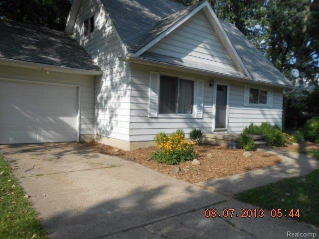 5533 Independence Colony Road Grand Blanc, MI 48439 - Photo 4 of 24 Paved driveway