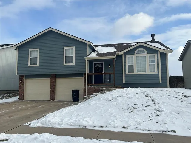 $319,900 | 5008 University Avenue, St. Joseph, MO 64503