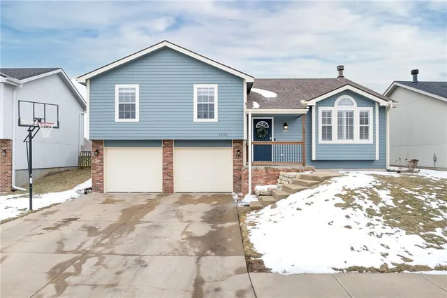 $319,900 | 5008 University Avenue, St. Joseph, MO 64503