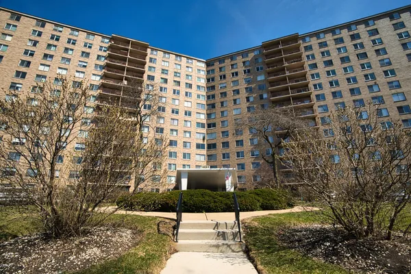 $209,900 | 6833 North Kedzie Avenue, Unit 410, Chicago, IL 60645