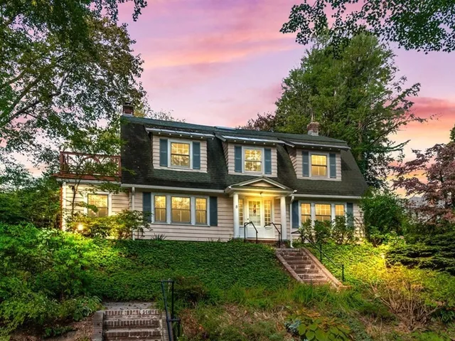 $849,999 | 8 Montvale Road, Worcester, MA 01609