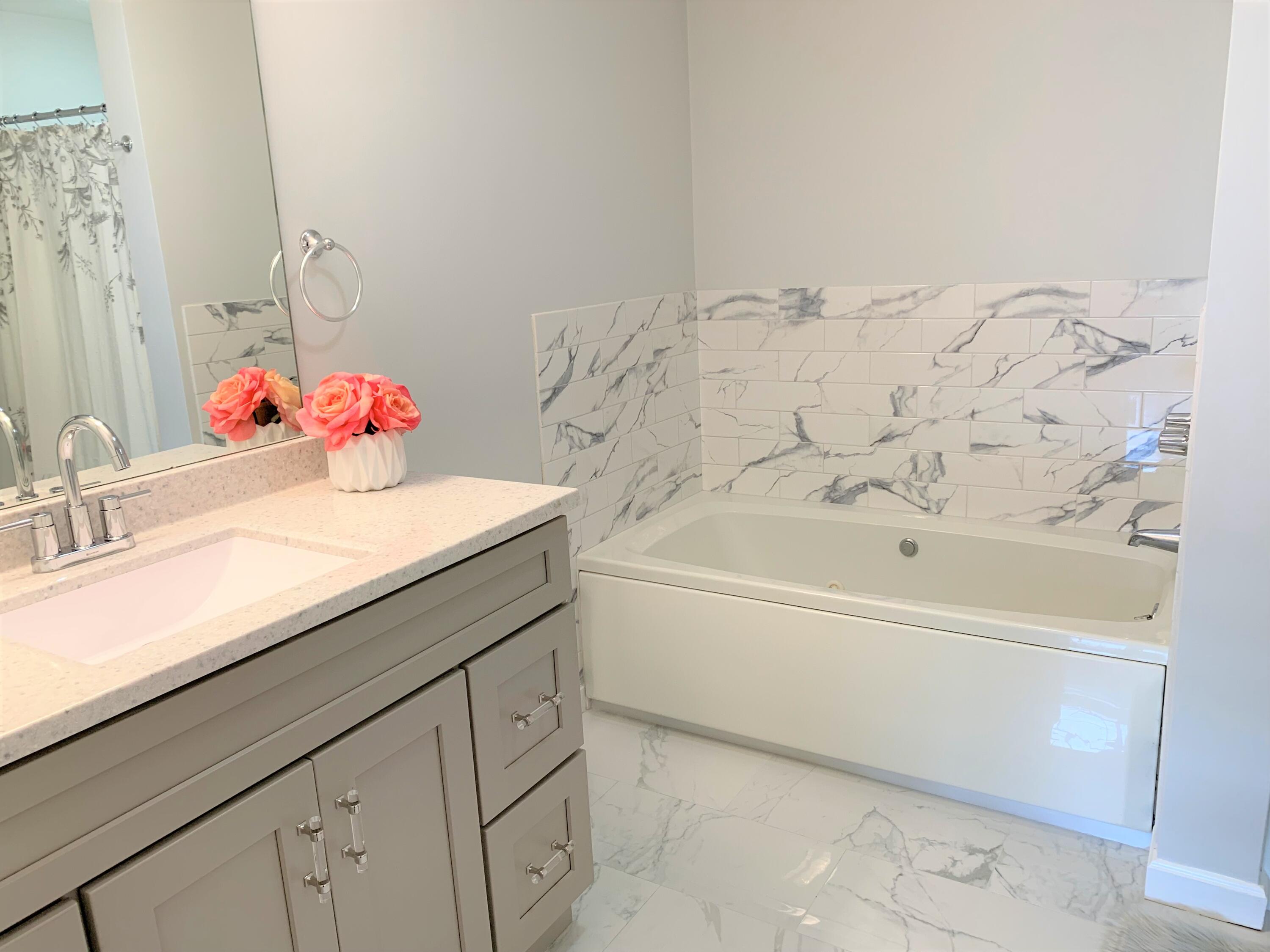 195 Falmouth Road, Unit 19D Mashpee, MA 02649 - Photo 12 of 17 a bathroom with a sink and a bathtub