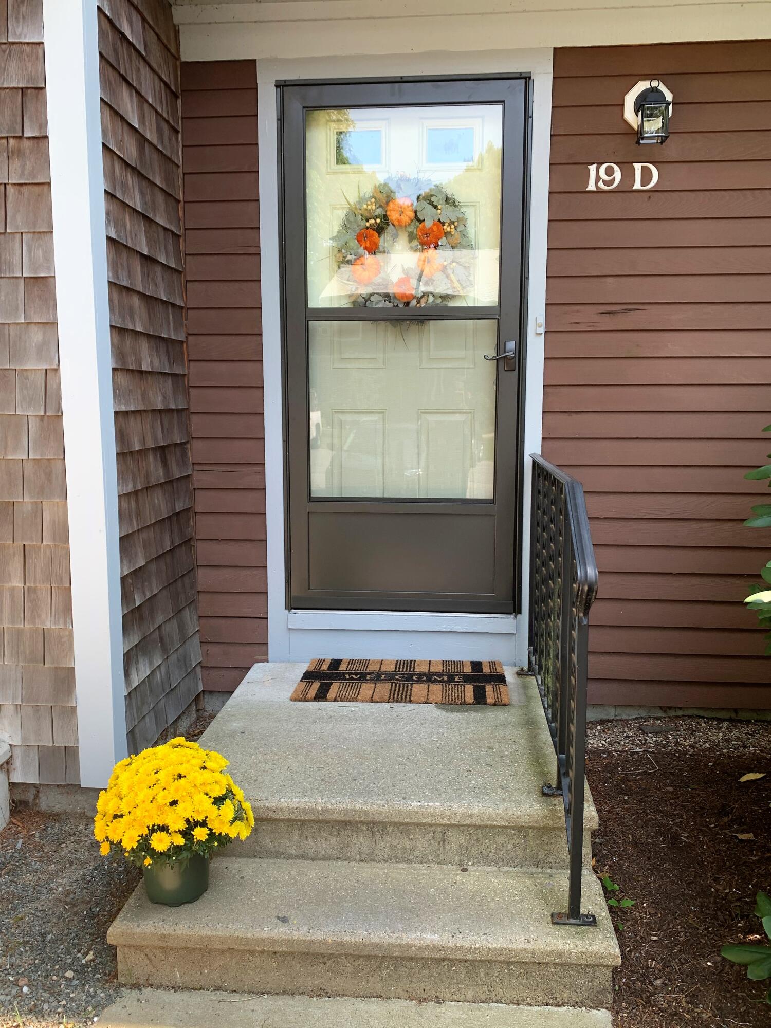 195 Falmouth Road, Unit 19D Mashpee, MA 02649 - Photo 2 of 17 a view of painting on the wall