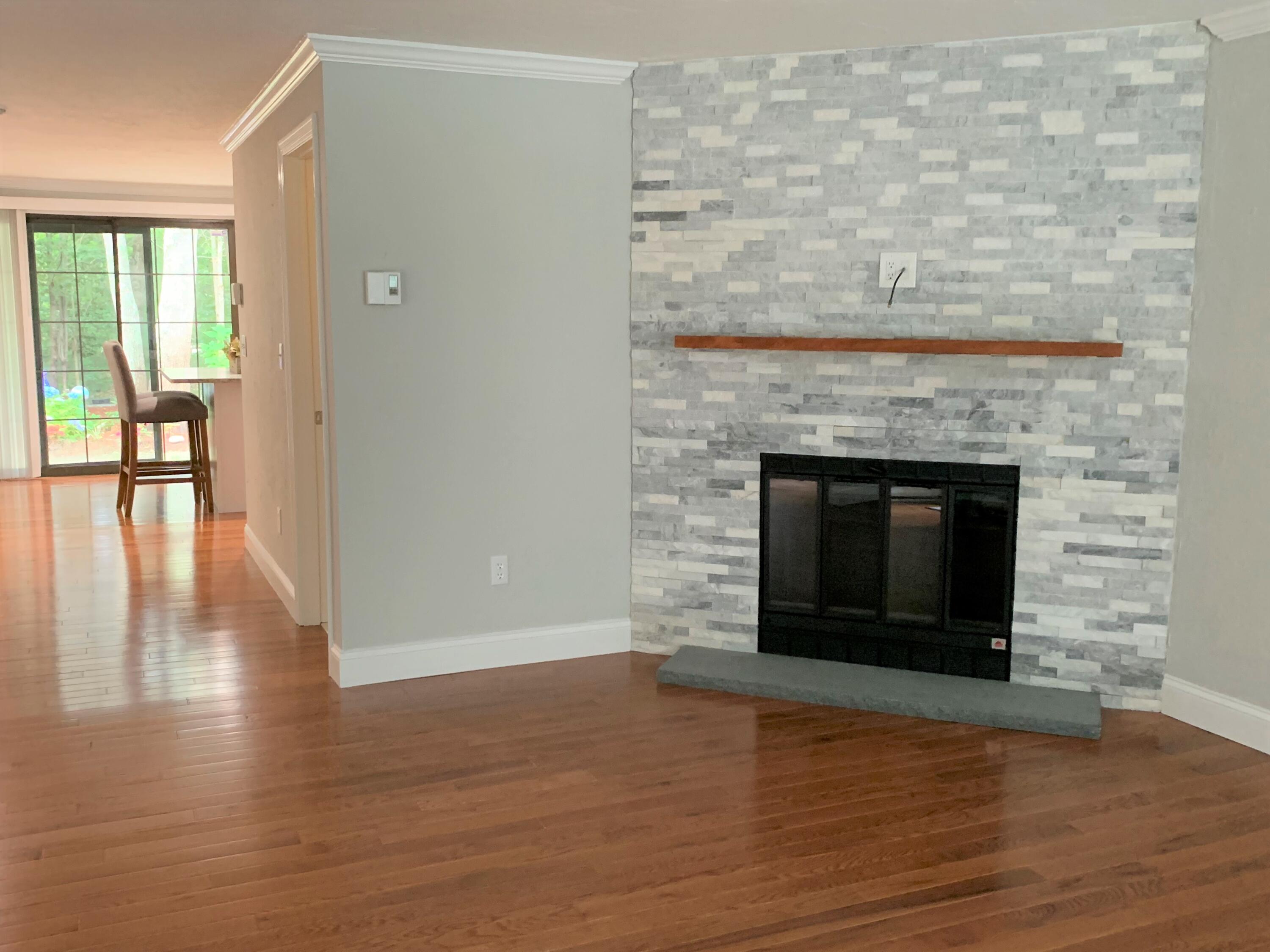 195 Falmouth Road, Unit 19D Mashpee, MA 02649 - Photo 5 of 17 a living room with a fireplace