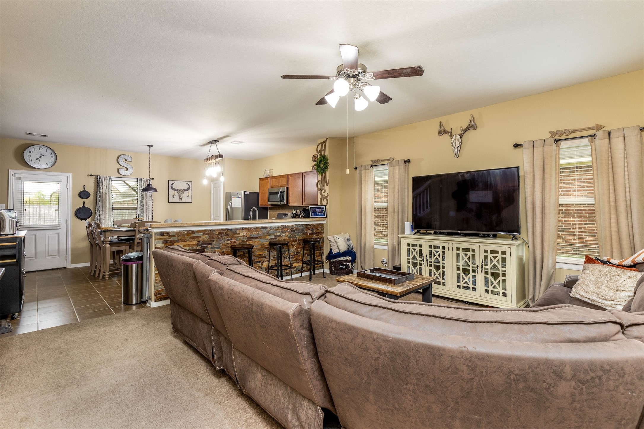 2061 Lepper Street Alvin, TX 77511 - Photo 4 of 32