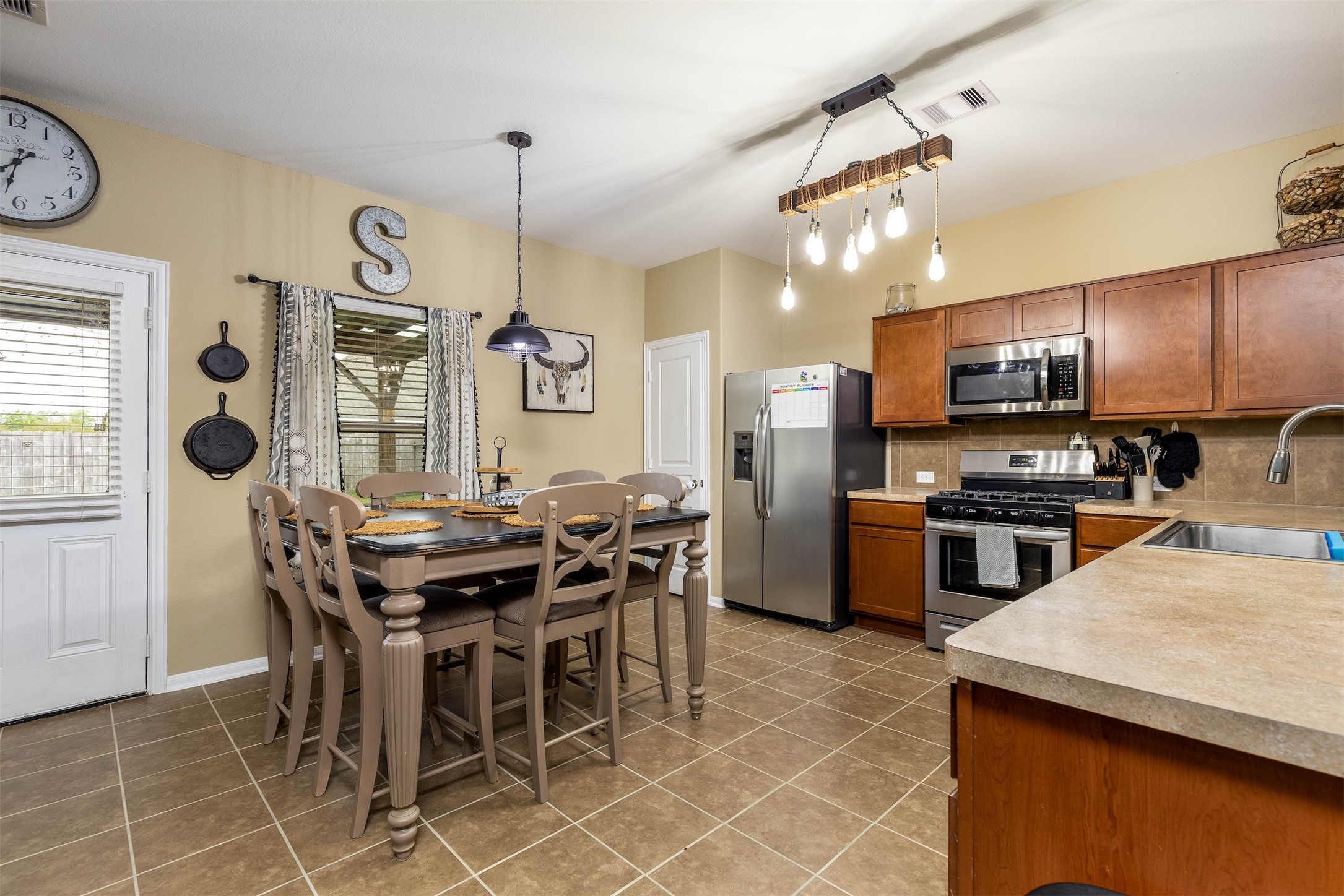 2061 Lepper Street Alvin, TX 77511 - Photo 6 of 32