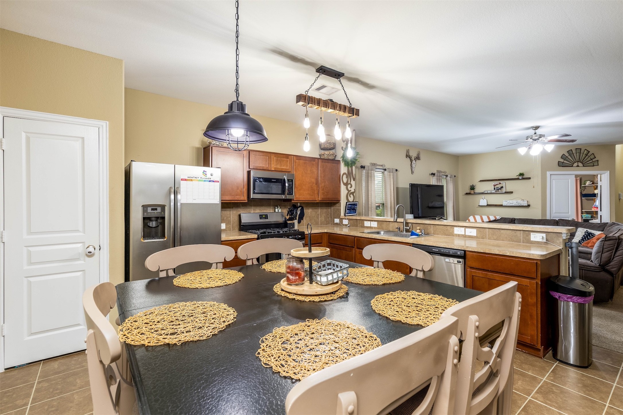 2061 Lepper Street Alvin, TX 77511 - Photo 7 of 32