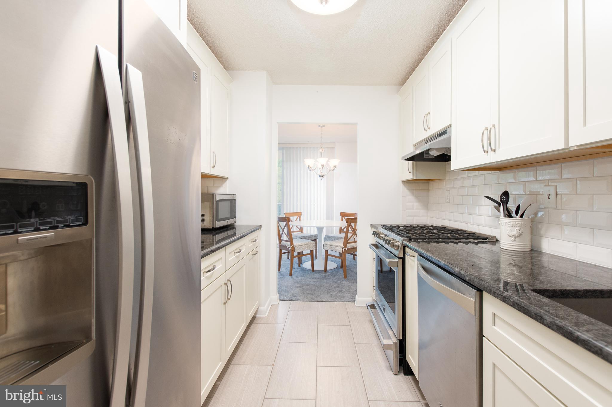 2016 Naamans Road, Unit C9 Wilmington, DE 19810 - Photo 11 of 18 Granite counters, stainless steel appliances