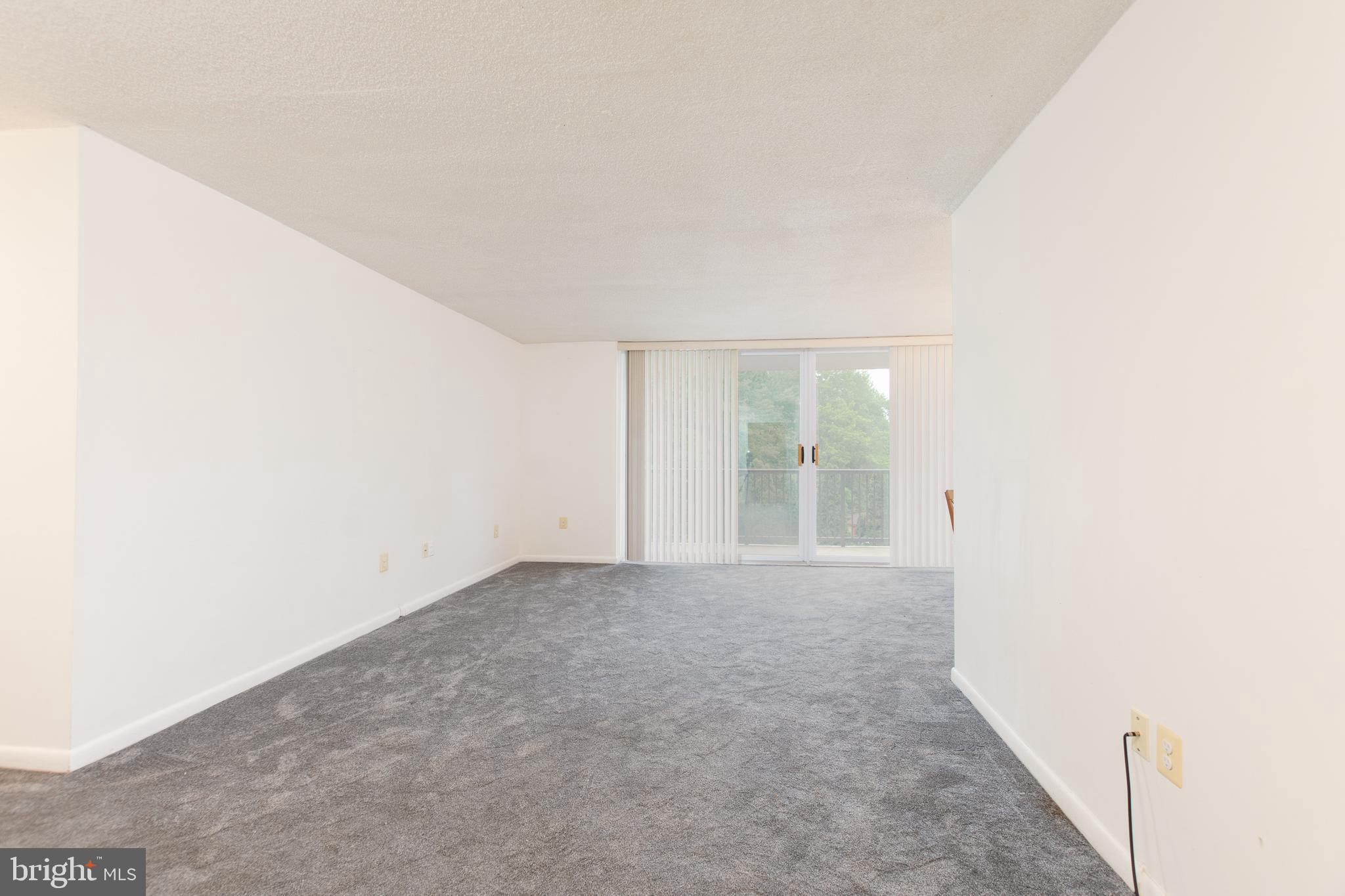 2016 Naamans Road, Unit C9 Wilmington, DE 19810 - Photo 6 of 18 Living Room