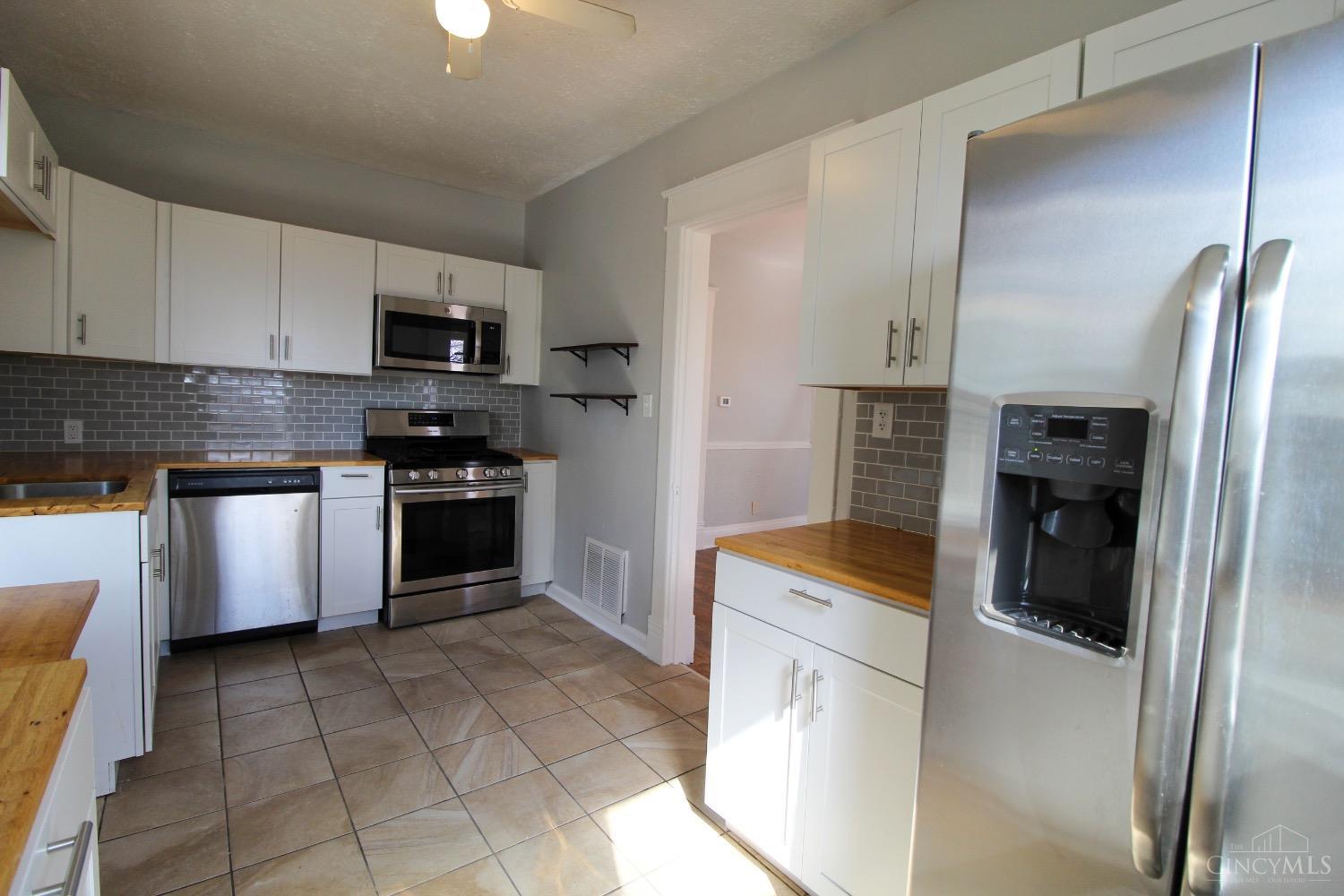 3135 Mapleleaf Avenue Cincinnati, OH 45213 - Photo 9 of 31