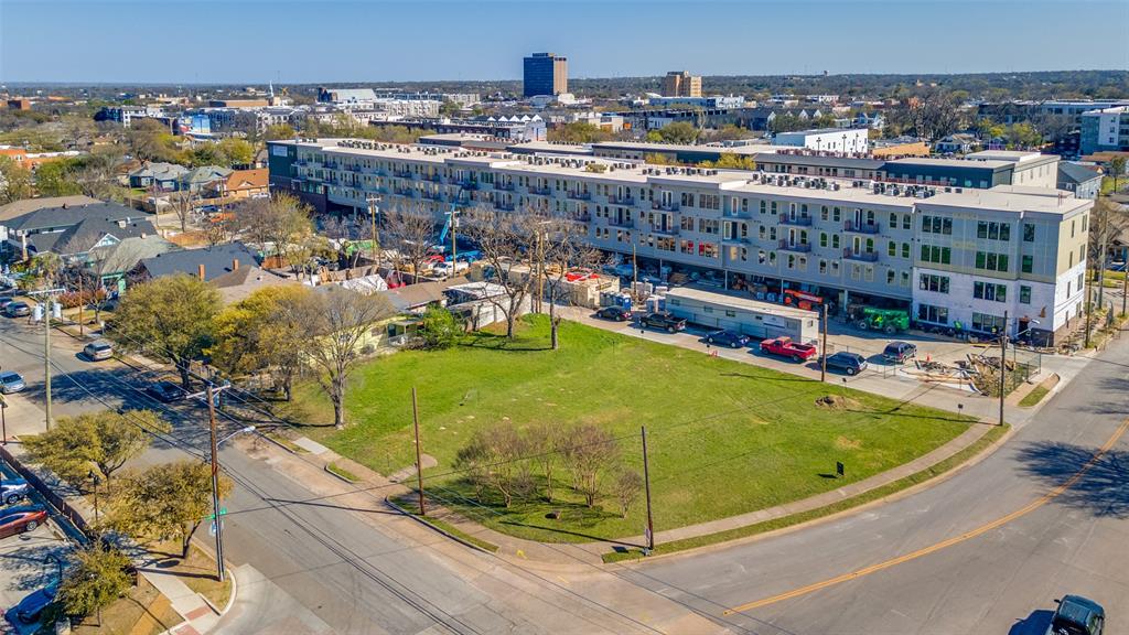 536 West 7th Street Dallas, TX 75208 - Photo 4 of 8 a view of a city