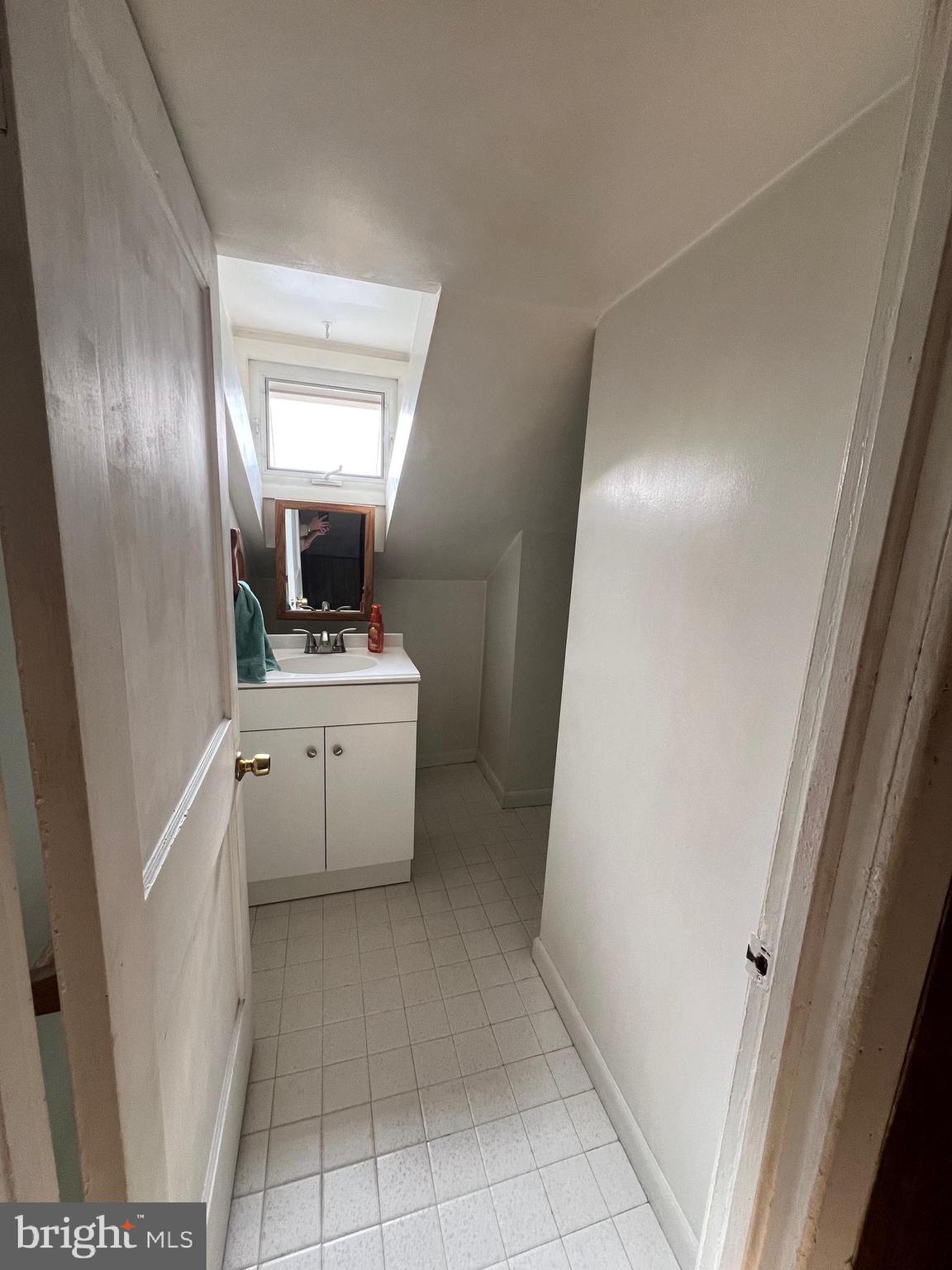 3204 Elizabeth Avenue Baltimore, MD 21227 - Photo 23 of 29 Bath w Tub on Upper Level