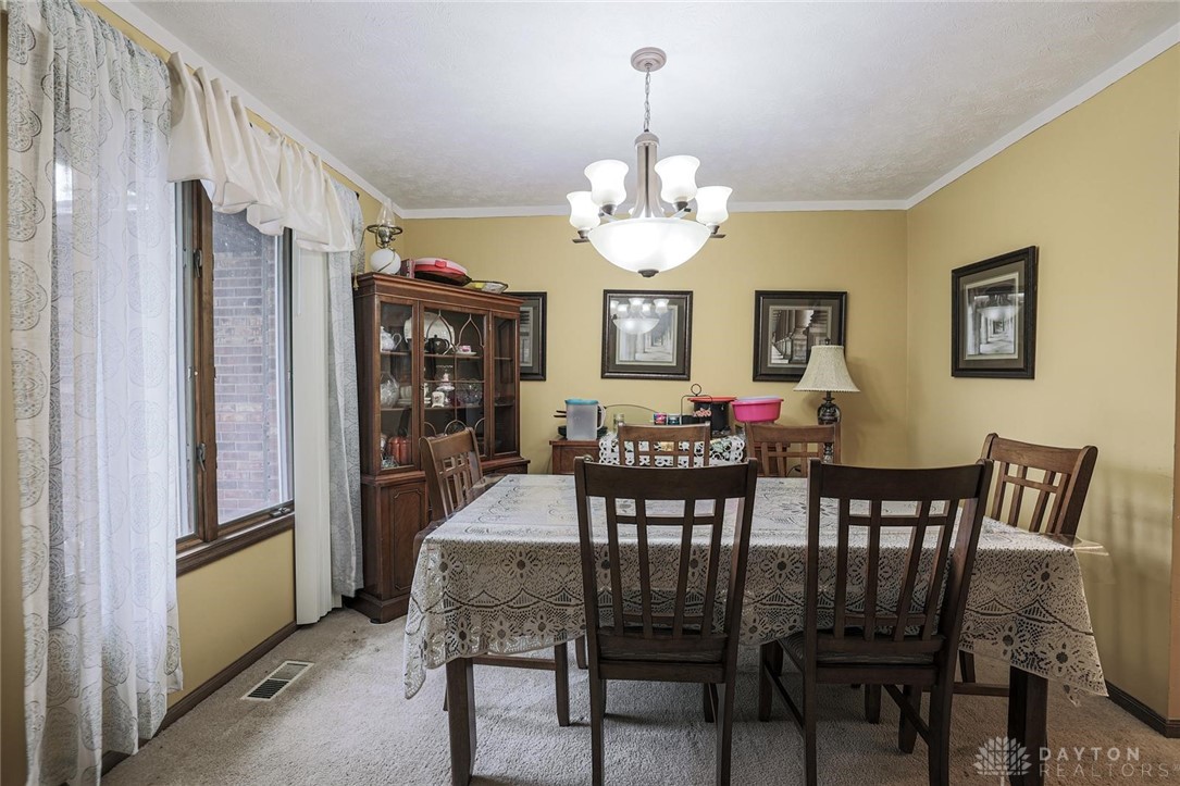 6457 Lost Road Springfield, OH 45504 - Photo 8 of 31