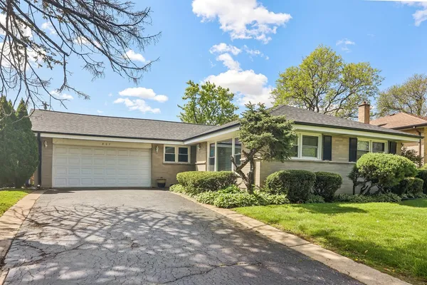 $539,000 | 807 East Golfview Drive, Mount Prospect, IL 60056