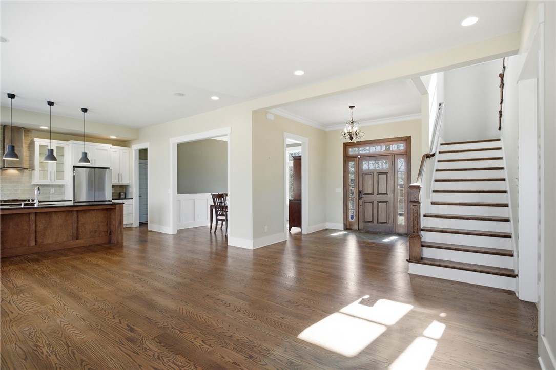 401 Promontory Ridge Seneca, SC 29672 - Photo 6 of 28 Living Room