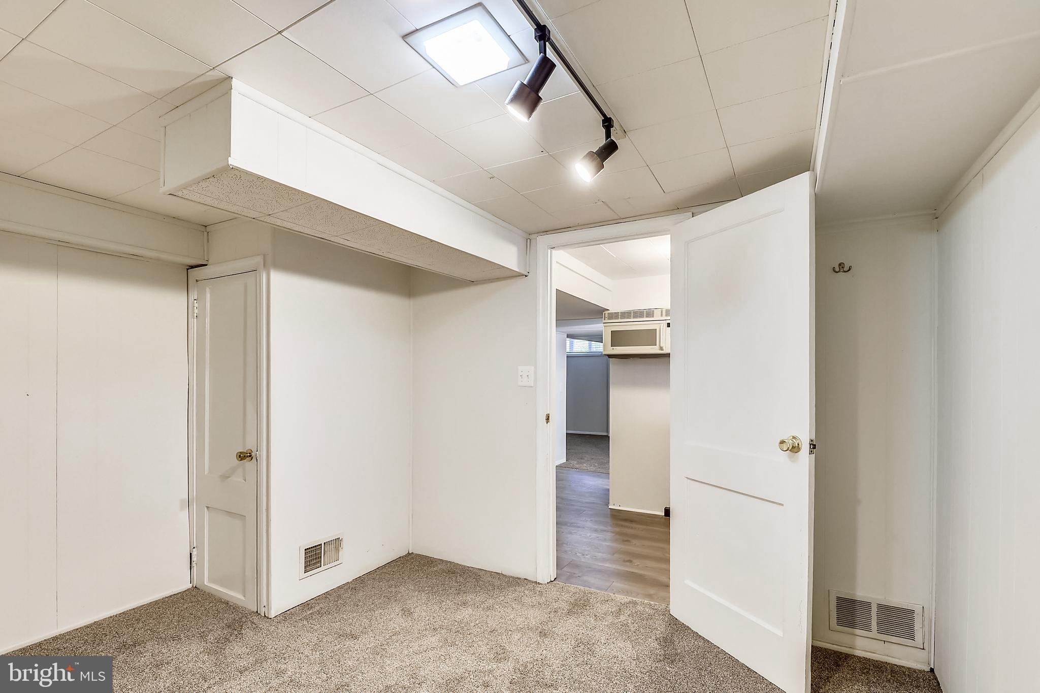 10117 Gates Avenue Silver Spring, MD 20902 - Photo 36 of 69