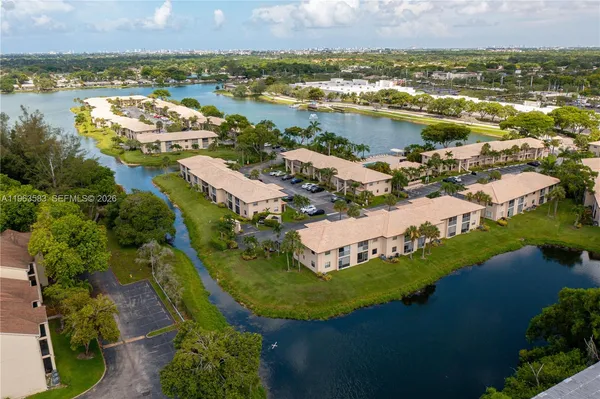 $205,000 | 5560 Lakeside Drive, Unit 204, Margate, FL 33063