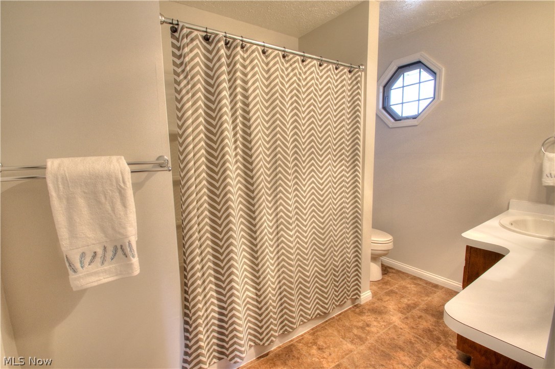 7730 Chillicothe Road Mentor, OH 44060 - Photo 16 of 35 Second floor full bath for guests