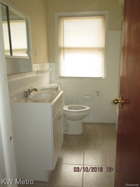 13561 Salem Road Redford, MI 48239 - Photo 3 of 10 IMG_4055.JPG