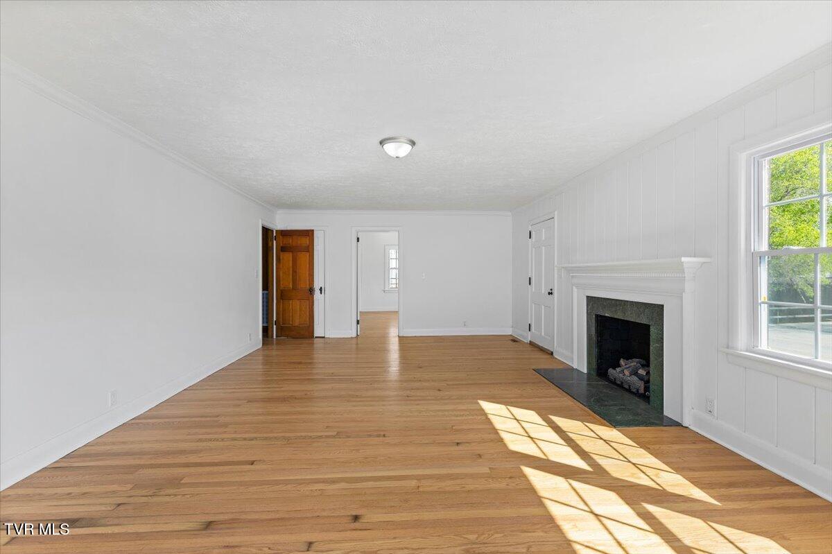 223 North Riverside Drive Elizabethton, TN 37643 - Photo 13 of 42 20-128A2624