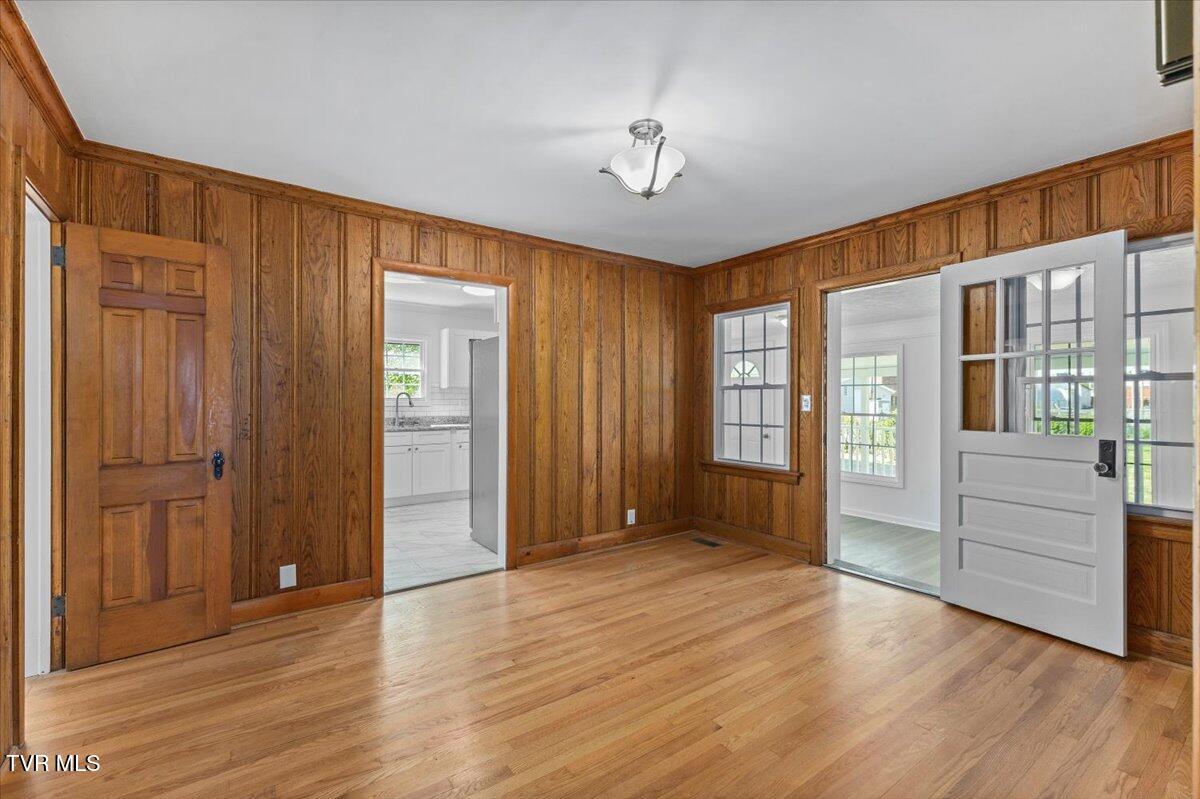 223 North Riverside Drive Elizabethton, TN 37643 - Photo 17 of 42 39-128A2689