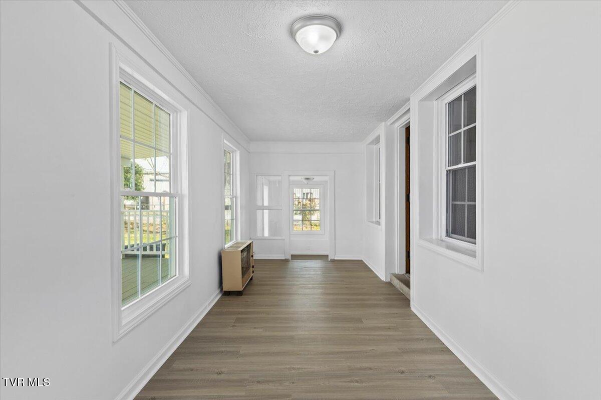 223 North Riverside Drive Elizabethton, TN 37643 - Photo 18 of 42 12-128A2594