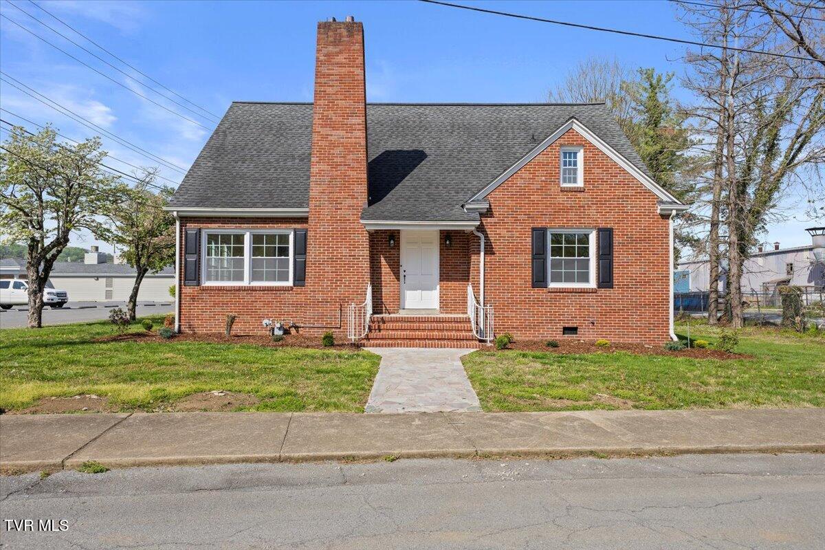 223 North Riverside Drive Elizabethton, TN 37643 - Photo 2 of 42 05-128A2573