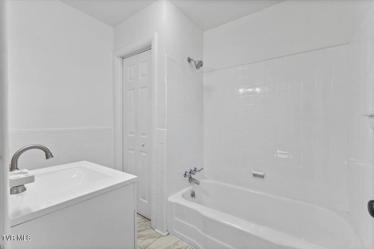 223 North Riverside Drive Elizabethton, TN 37643 - Photo 25 of 42 23-128A2636